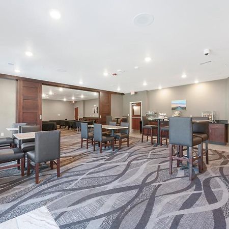Cobblestone Hotel & Suites - Urbana Buitenkant foto