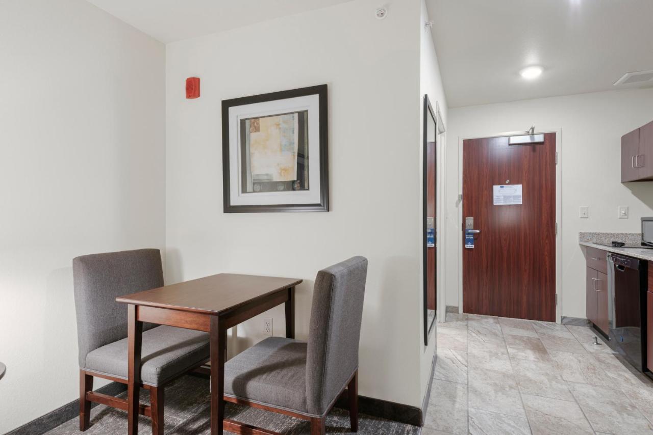 Cobblestone Hotel & Suites - Urbana Buitenkant foto