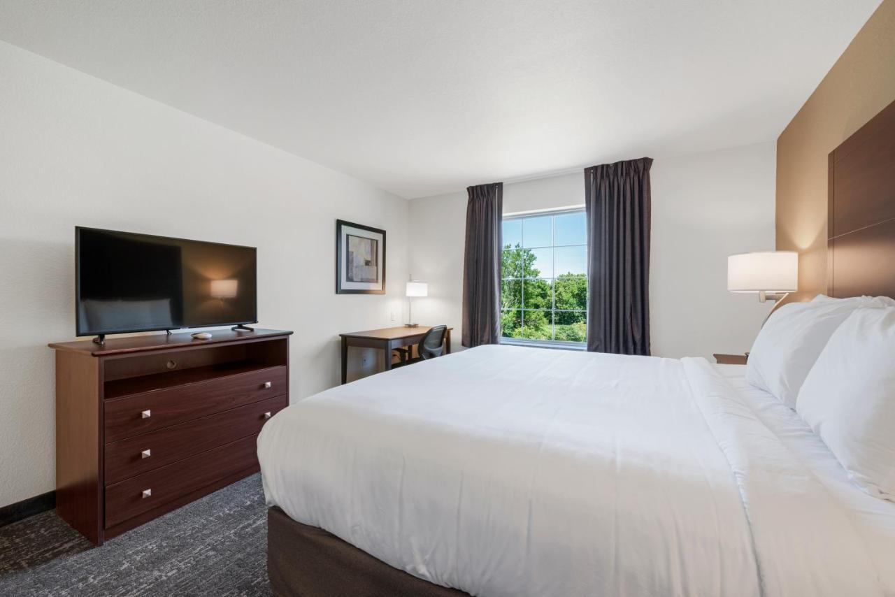 Cobblestone Hotel & Suites - Urbana Buitenkant foto