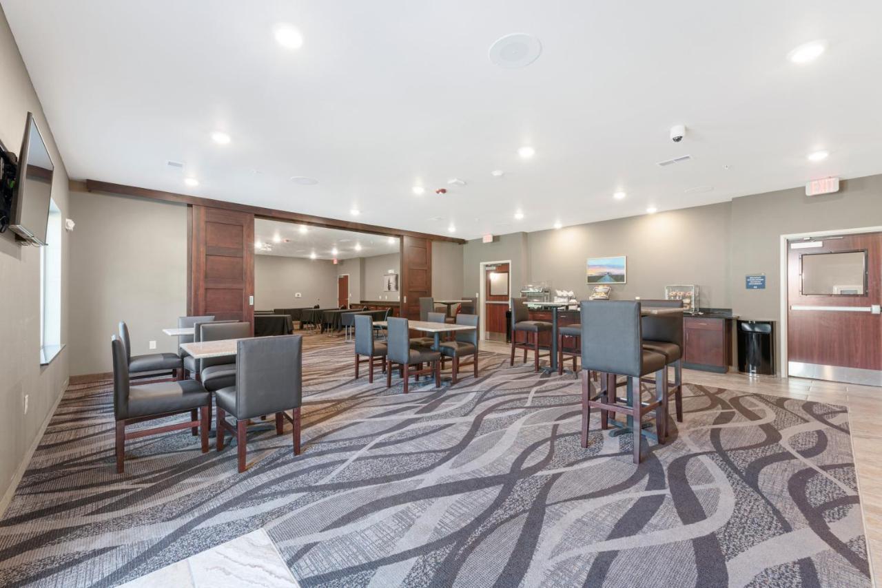 Cobblestone Hotel & Suites - Urbana Buitenkant foto