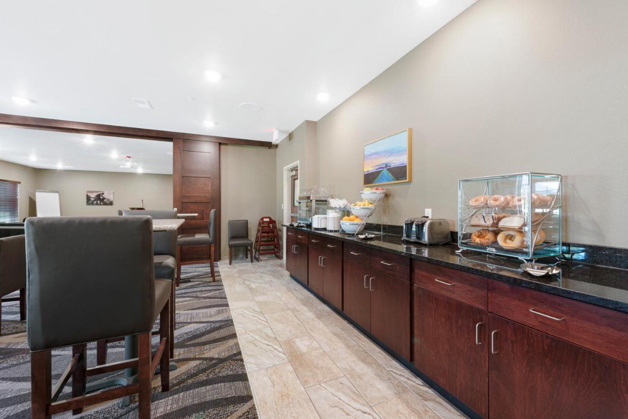 Cobblestone Hotel & Suites - Urbana Buitenkant foto